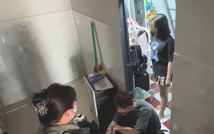 Nữ sinh dắt bạn trai về phòng bị chủ trọ xông vào chất vấn, dân mạng tranh cãi dữ dội
