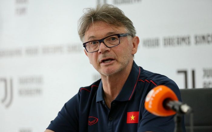 HLV Troussier chấm dứt chuỗi 5 trận thua bằng chiến thắng tưng bừng trước Lào?