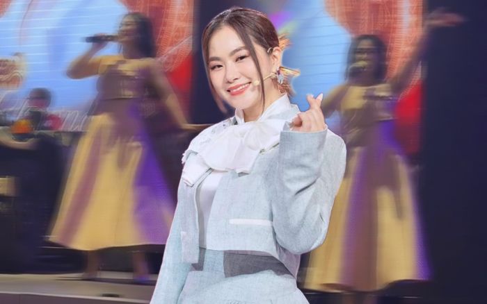 Lương Bích Hữu lộ thân hình mũm mĩm chạy show ca hát: Khán giả phản ứng ra sao?