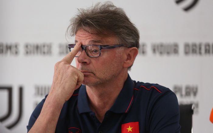 HLV Troussier hài lòng về kết quả thắng Lào