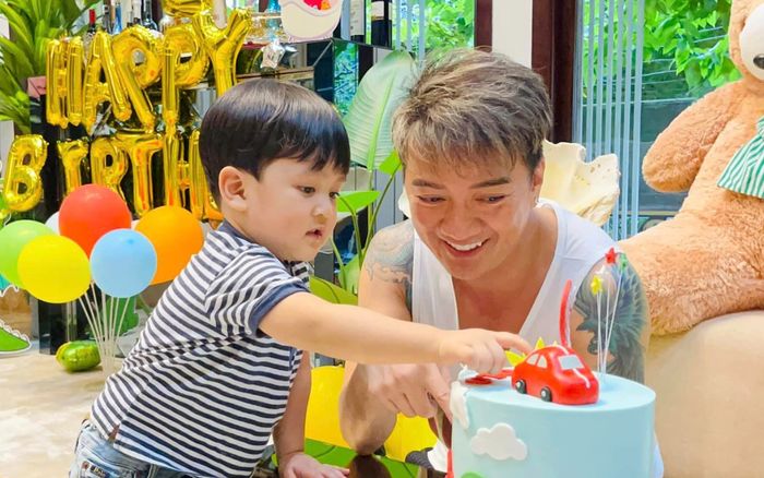 Con trai Đàm Vĩnh Hưng nói một câu khiến dân tình tấm tắc: 'Cách nói chuyện giống ba y như đúc'