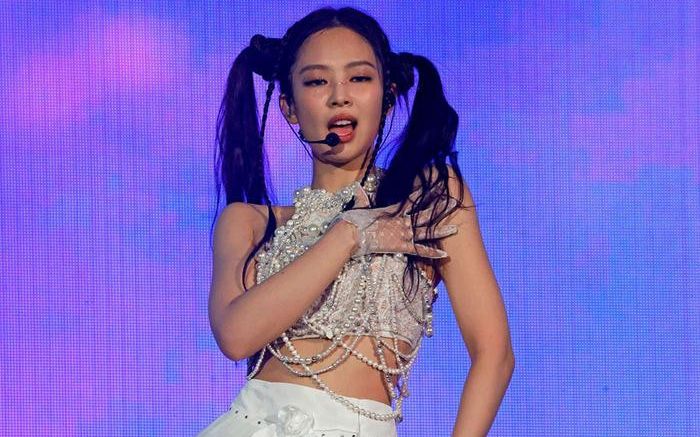 Sau hàng loạt chỉ trích về phong cách phản cảm, Jennie có động thái 'phòng thủ'