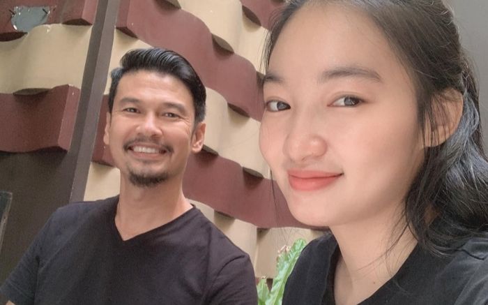 Thường xuyên bị soi nhan sắc, vợ kém 26 tuổi của nghệ sĩ Tiết Cương nói thẳng một câu