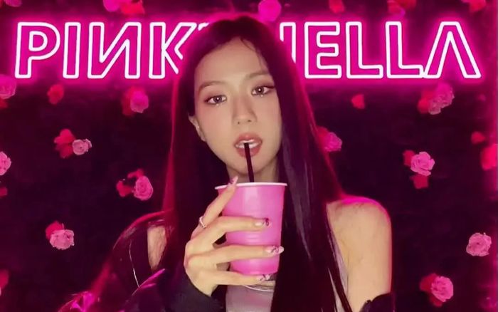 Jisoo (BLACKPINK) không muốn nhóm tan rã, thừa nhận vất vả khi làm việc một mình