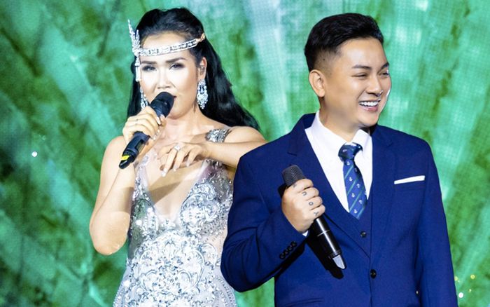 Võ Hạ Trâm sửa lời khi hát 'Hoa nở không màu' của Hoài Lâm: Dân mạng phản ứng thế nào?