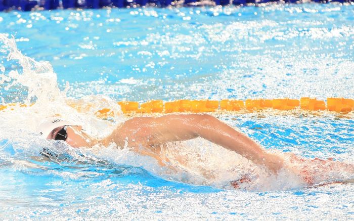 Tấm HCV siêu kịch tính của đội bơi Việt Nam sau màn rượt đuổi ngoạn mục