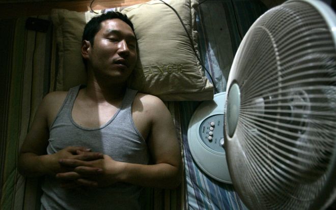 Đi nắng về bật quạt, người đàn ông bị đột quỵ phải nhập viện khẩn