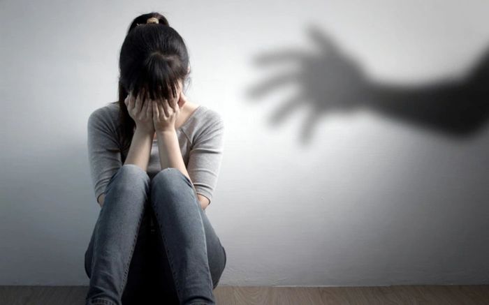Gã đàn ông mở phim 'nhạy cảm' cho bé 12 tuổi xem rồi làm ra cảnh tượng kinh hoàng khi đang chăn trâu