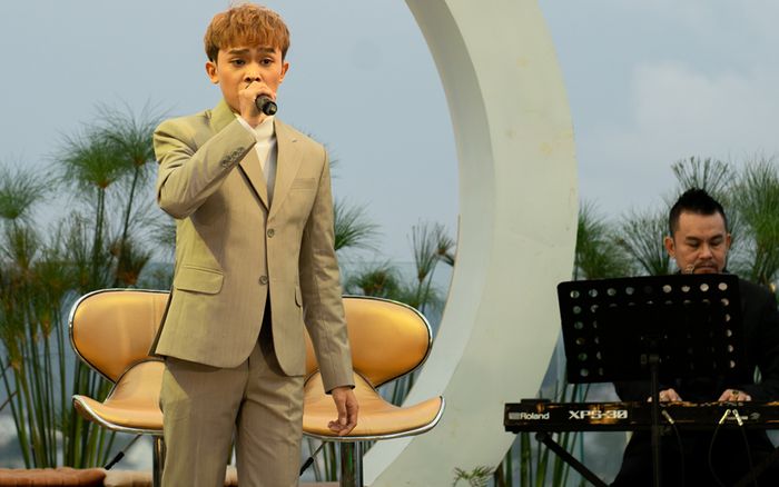Hậu bị chê bai, dân mạng phát hiện giọng hát của Hồ Văn Cường thay đổi lớn so với lúc nhỏ