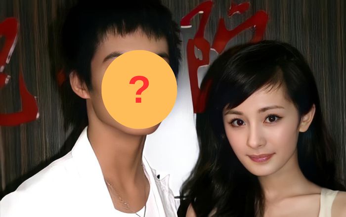 Lộ ảnh Dương Mịch thân mật với một người đàn ông, là ai mà được khen đáng tin cậy hơn Lưu Khải Uy?