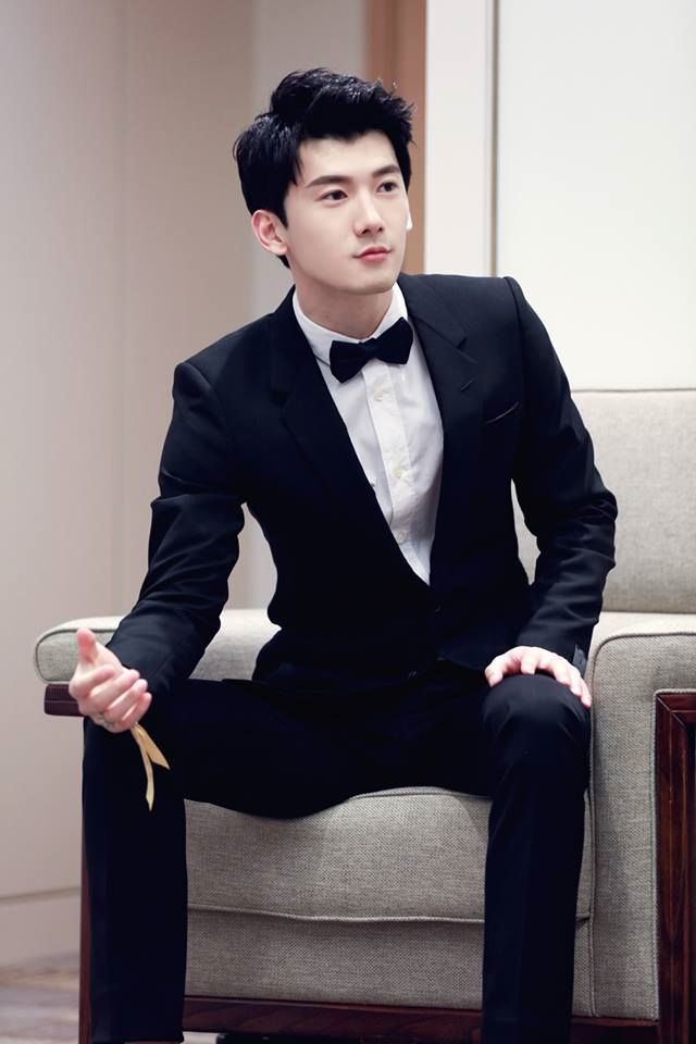 Loạt ảnh thời thơ ấu của dàn diễn viên Tam sinh tam thế Chẩm thượng thư: Địch Lệ Nhiệt Ba xinh từ trong trứng nước