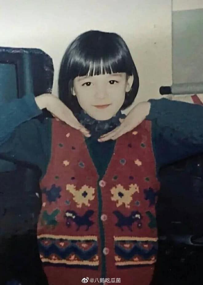 Loạt ảnh thời thơ ấu của dàn diễn viên Tam sinh tam thế Chẩm thượng thư: Địch Lệ Nhiệt Ba xinh từ trong trứng nước