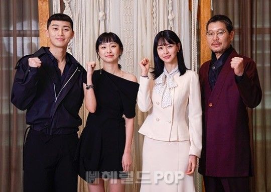 Park Seo Joon và Kim Da Mi rạng rỡ tại họp báo phim Tầng lớp Itaewon (Itaewon Class)