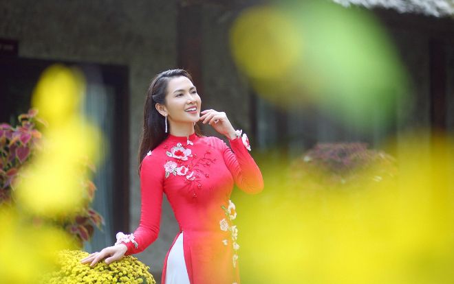 Người Mẫu Anh Thư Diện Áo Dài Tươi Trẻ