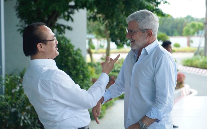 Ngày gặp lại đong đầy cảm xúc của bầu Thắng và HLV Calisto