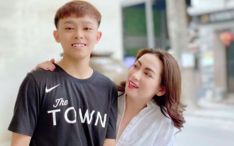 Đại gia' ký hợp đồng hình ảnh, tặng luôn căn hộ cho Hồ Văn Cường