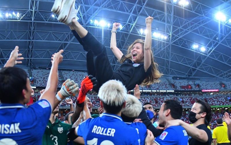 Madam Pang thưởng cho Thái Lan, 'đàn voi con' tham vọng dự World Cup