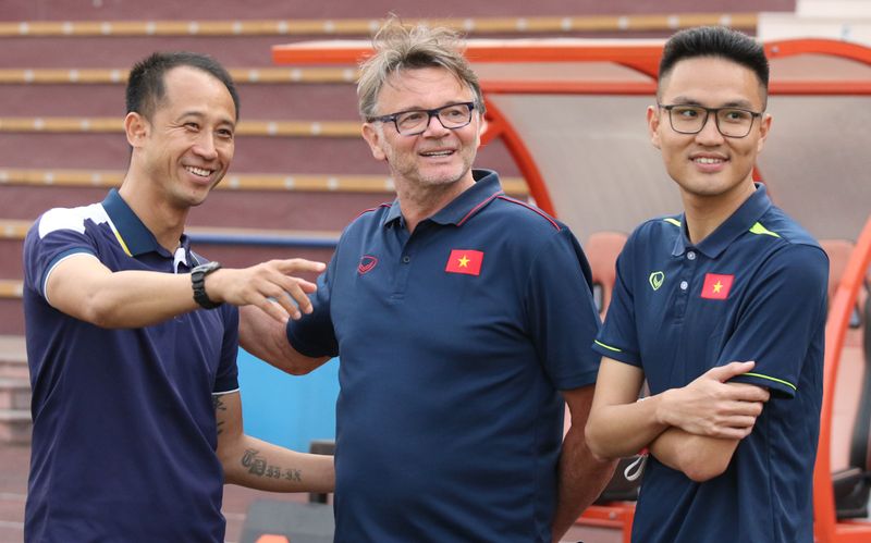 HLV Troussier và tỷ phú Thái Lan có chung tầm nhìn để dự World Cup