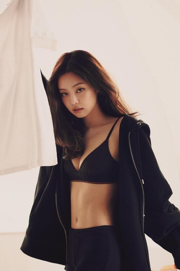 Jennie (BLACKPINK) thừa nhận là người nhút nhát và ít nói.