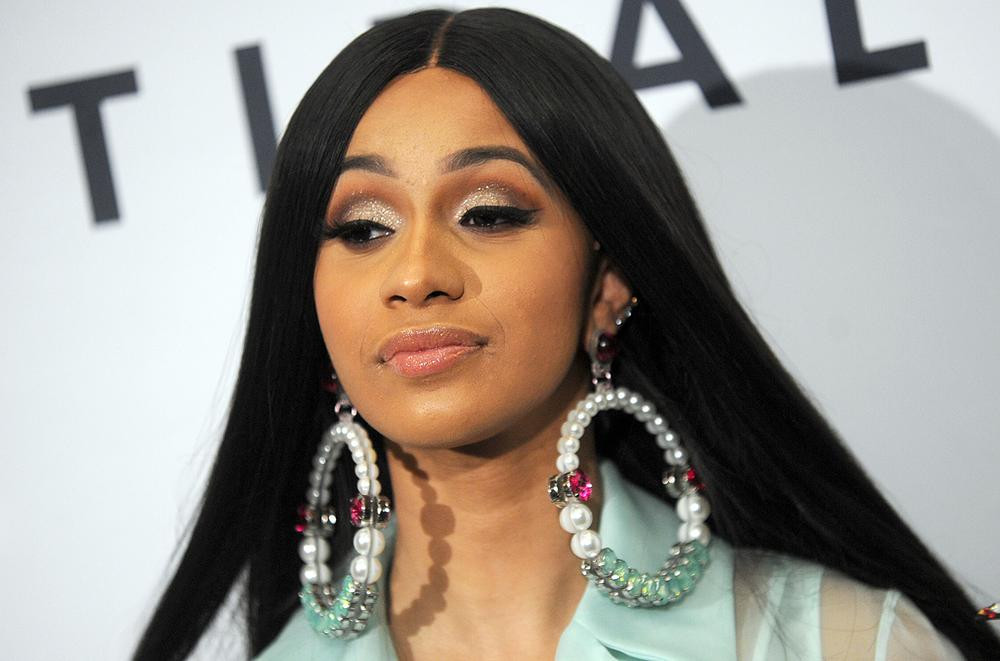 Nàng 'quăng Guốc Vào Nicki Minaj' - Cardi B Phủ Kín đề Cử AMAs 2018 ...