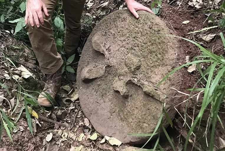 Đĩa đá.
