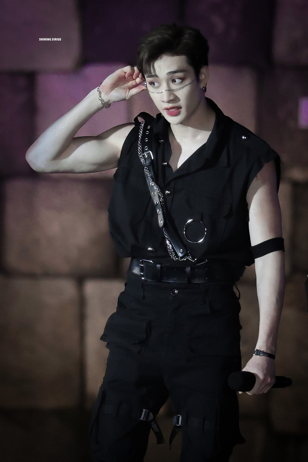 Bang Chan (Stray Kids) bất ngờ gây chú ý khi tiết lộ mối quan hệ với Lisa (BlackPink) Ảnh 2