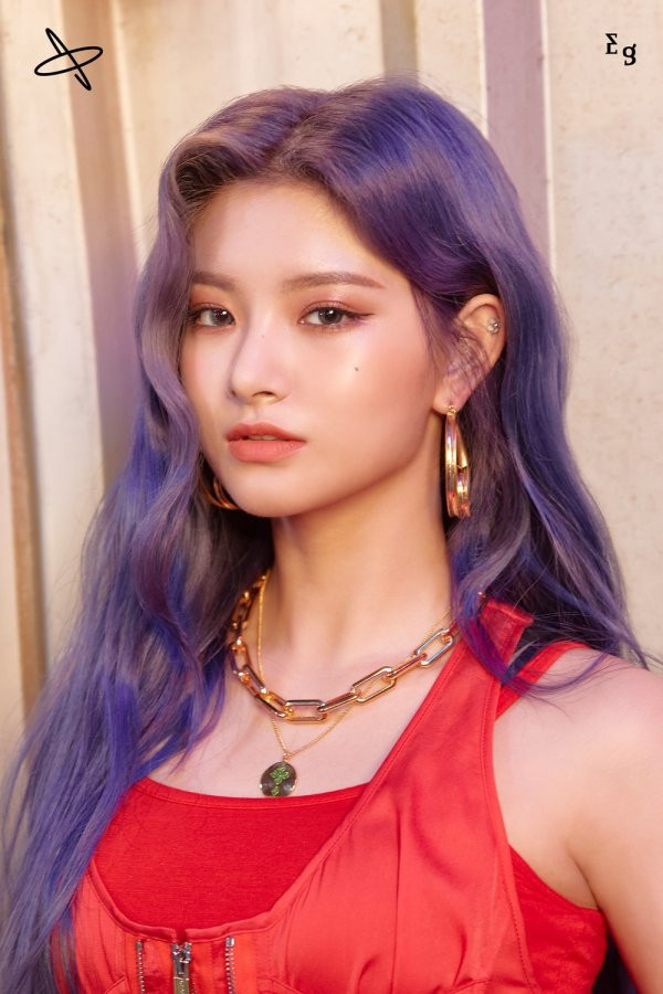 Everglowđánh úp bộ ảnh teaser concept thứ hai cho mini album vol.2-77.82X-78.29 với hình tượng các cô gái mạnh mẽ hiện đại Ảnh 2