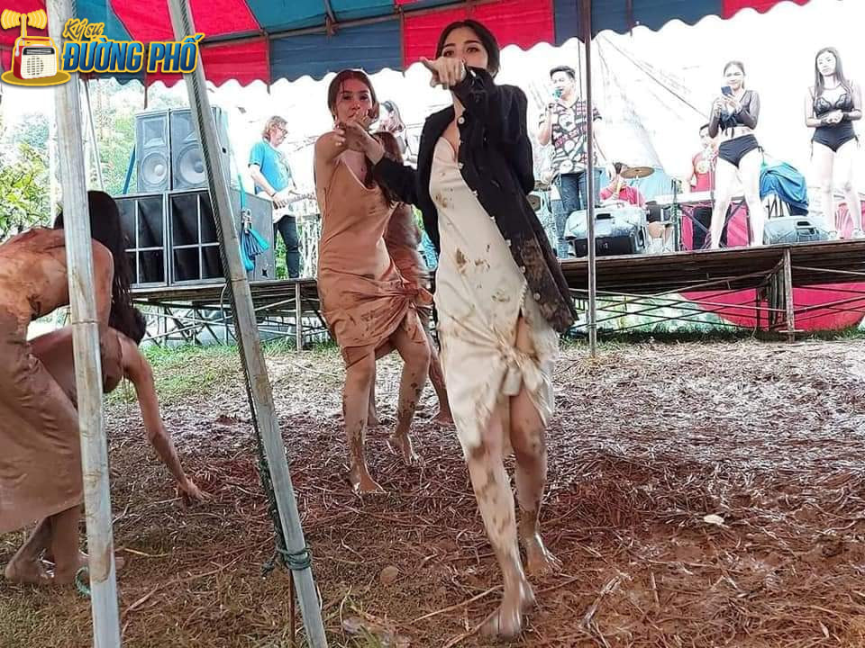 Hội chị em túm váy 'quẩy' tung bùn trong đám cưới, nhìn sang váy cô dâu ai cũng lắc đầu ngán ngẩm Ảnh 5