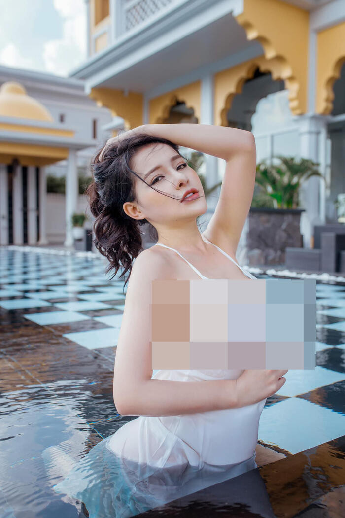 Không còn 'che che đậy đậy', Ngân 98 'thả xích' khoe ngực trần và vòng 3 căng đét Ảnh 2