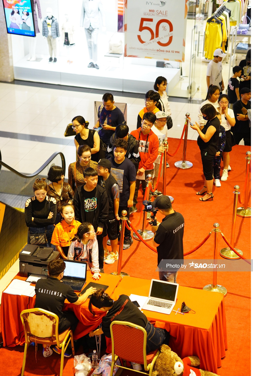 Dàn thí sinh tấp nập đổ bộ vòng casting đầu tiên 'Giọng hát Việt nhí 2021' tại Hà Nội Ảnh 2