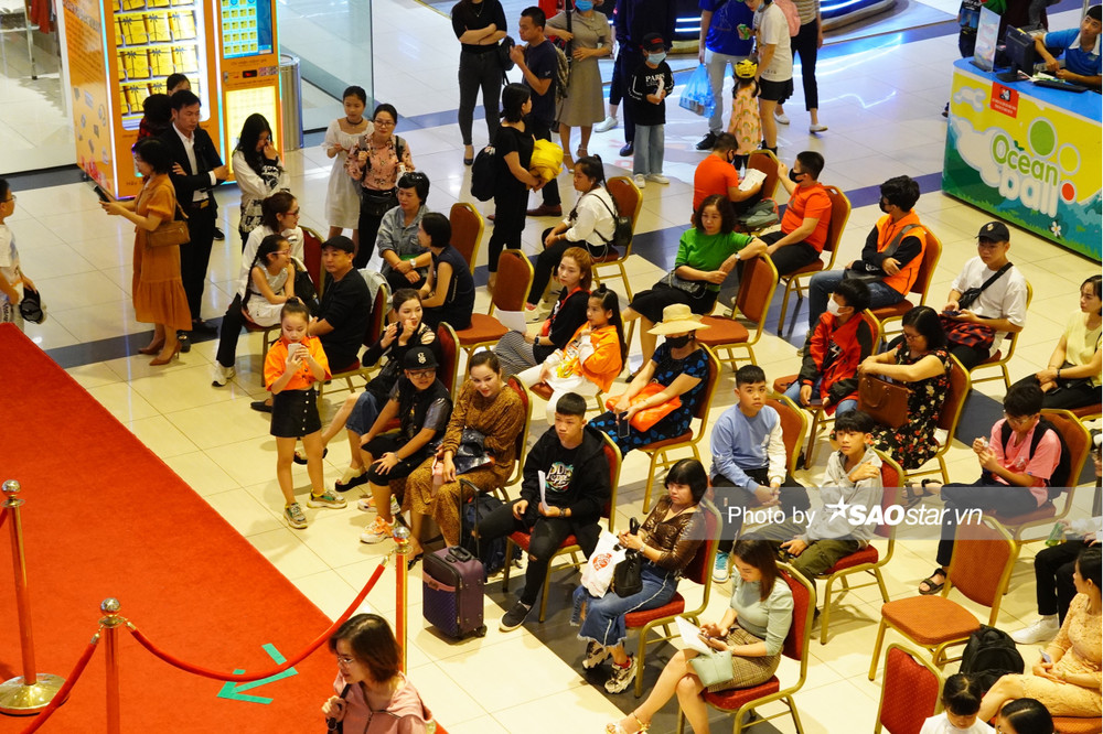 Dàn thí sinh tấp nập đổ bộ vòng casting đầu tiên 'Giọng hát Việt nhí 2021' tại Hà Nội Ảnh 1