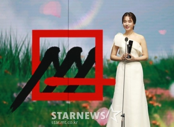 Kết quả 'AAA 2020': Kim Soo Hyun thắng Daesang, Lee Jun Ki - Seo Ye Ji nhận 2 giải lớn! Ảnh 2