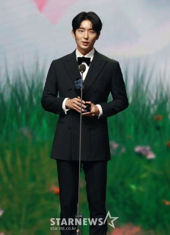 Kết quả 'AAA 2020': Kim Soo Hyun thắng Daesang, Lee Jun Ki - Seo Ye Ji nhận 2 giải lớn! Ảnh 8