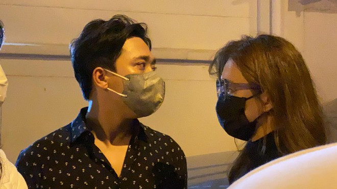 Trấn Thành bật khóc nghẹn ngào, nói lời cuối tiễn biệt trước thi thể cố nghệ sĩ Chí Tài Ảnh 3