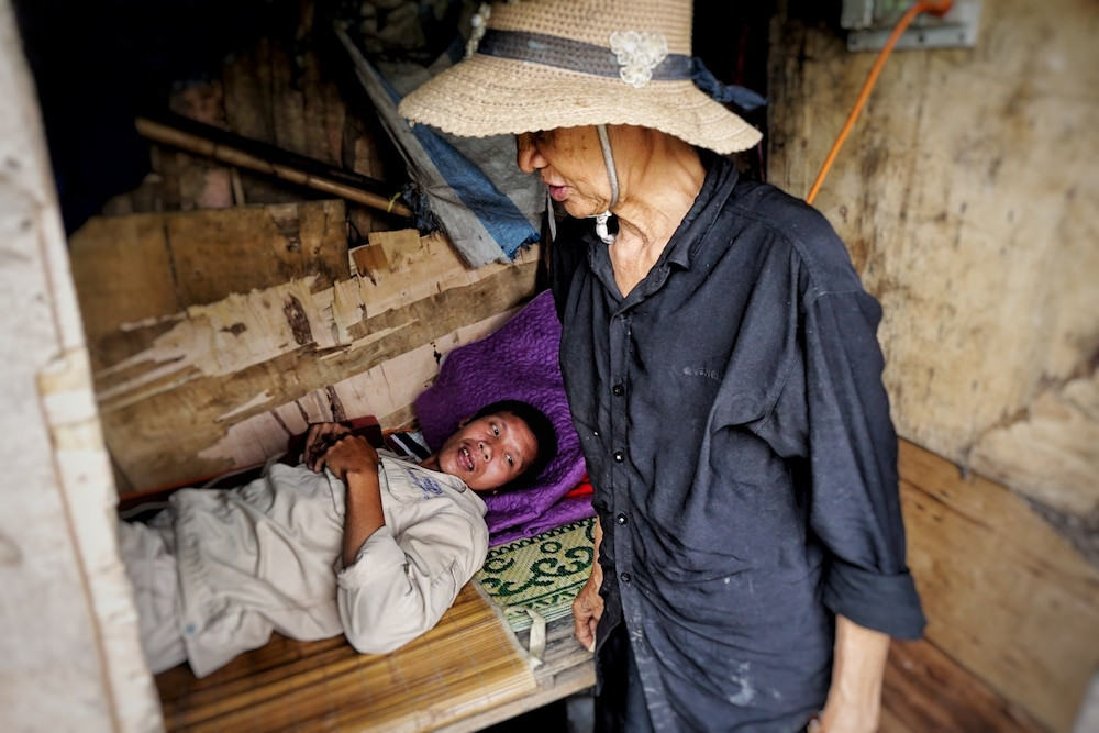 Phận đời cơ cực bà cụ 73 tuổi dầm mình trong cái lạnh thấu xương giữa đêm đông Hà Nội Ảnh 7