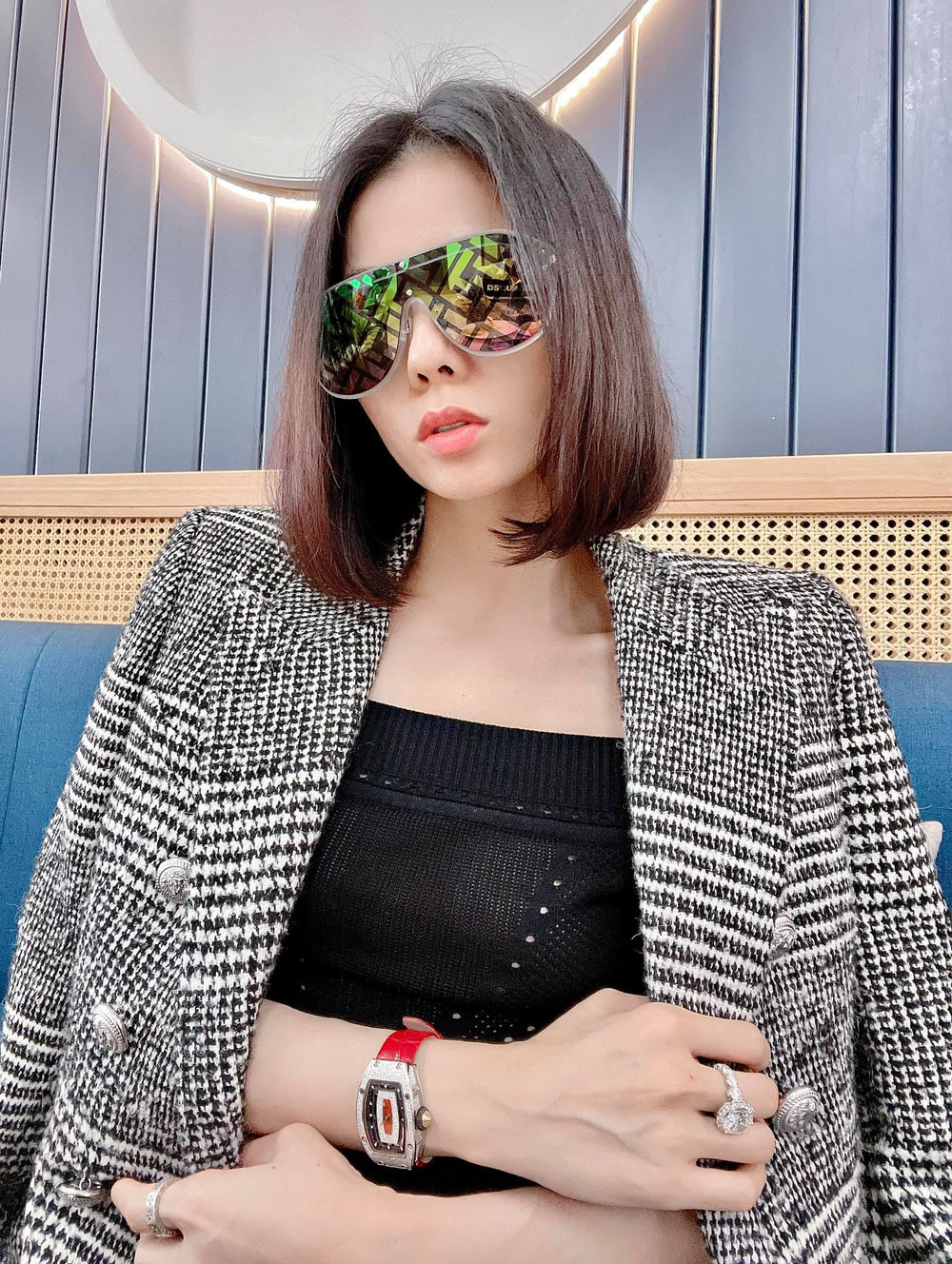 Hết khoe cơ ngơi xịn, Lệ Quyên tiếp tục khiến dân tình trầm trồ khi tậu xế hộp tiền tỉ Ảnh 9
