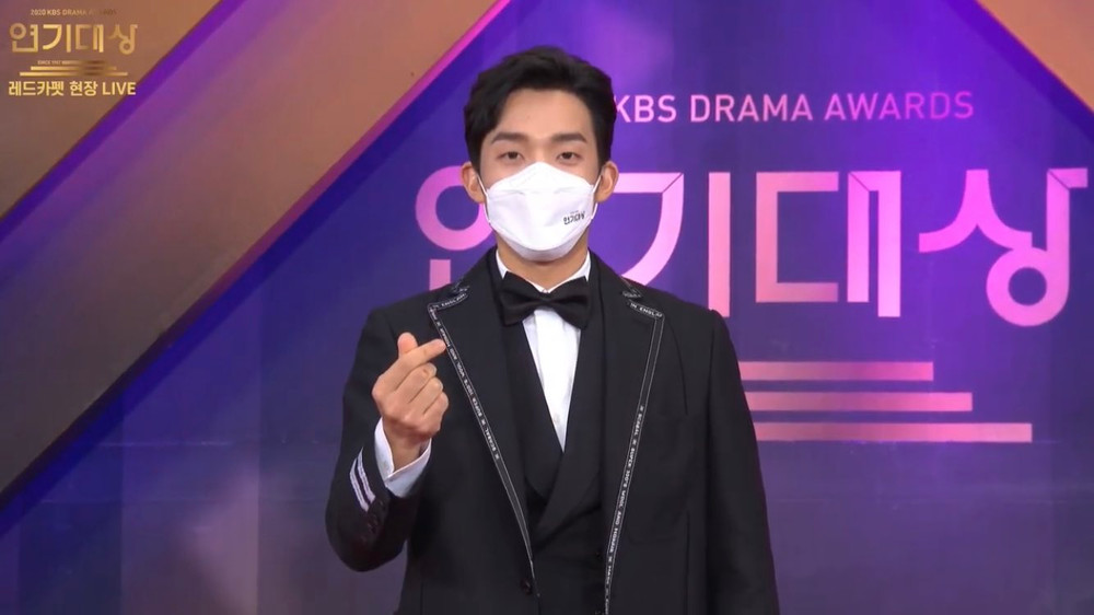 Thảm đỏ 'KBS Drama Awards 2020': Kim Young Dae, Seo Ji Hoon và Lee Jae Wook cực điển trai Ảnh 11
