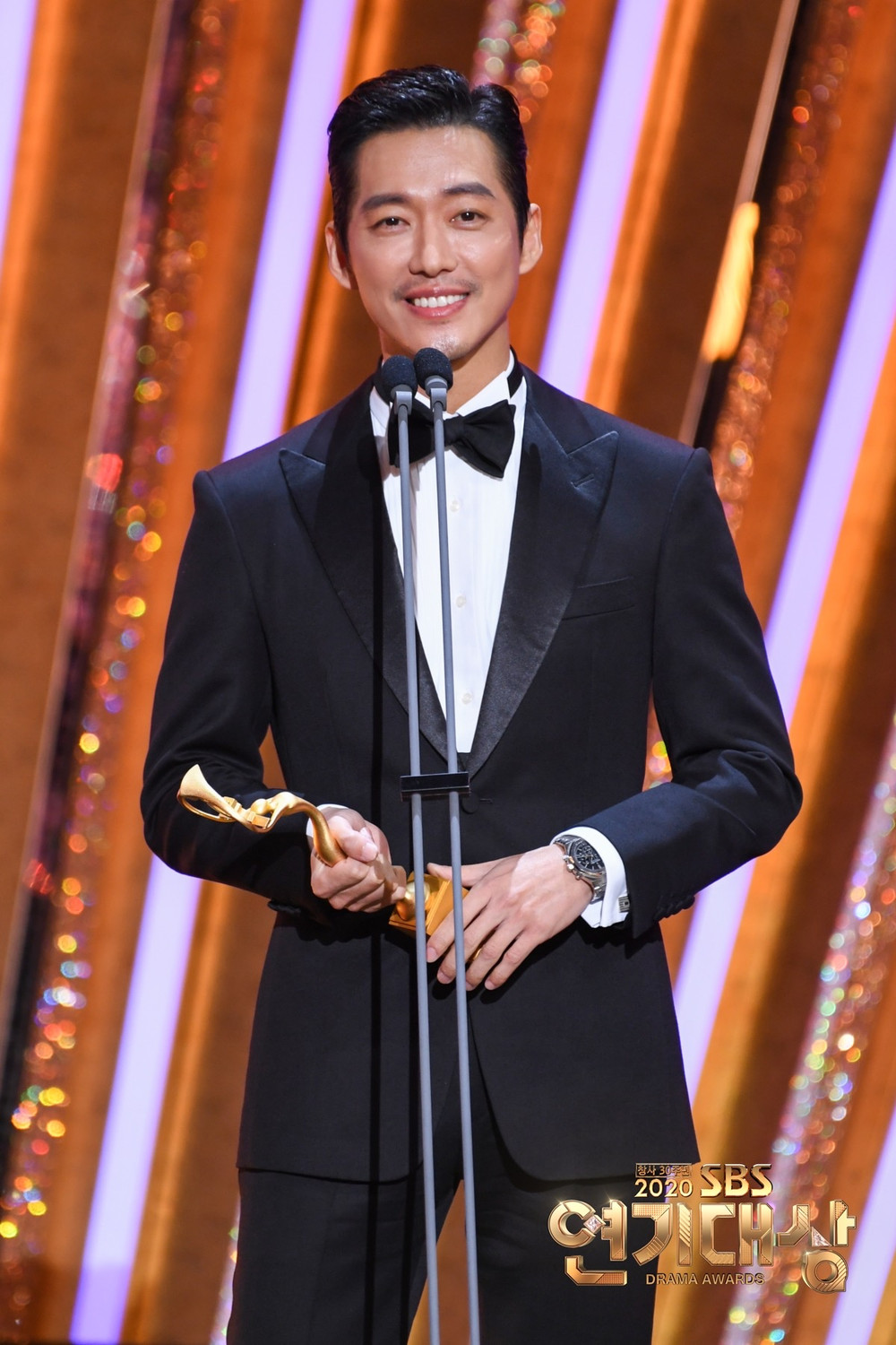 Kết quả SBS Drama Awards 2020: 'Penthouse' ẵm 9 cúp, Kim So Yeon vụt mất Daesang, Lee Min Ho thì sao? Ảnh 2
