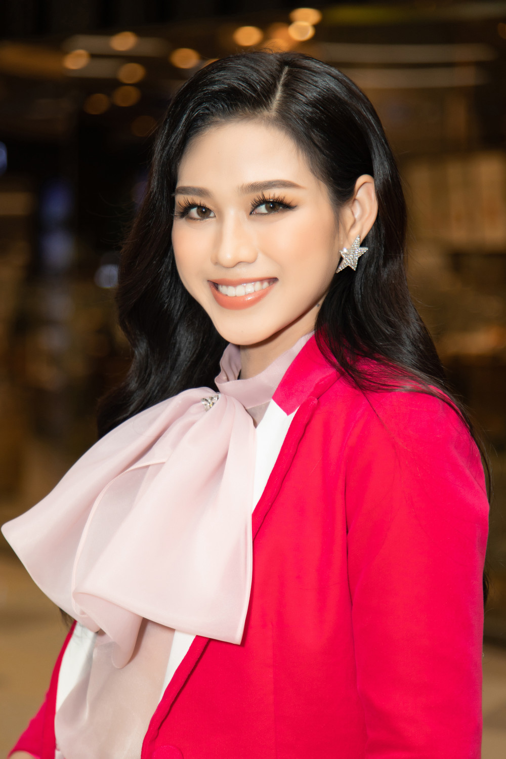 Kiều Loan khoe dáng chuẩn lần đầu 'chạm trán' Top 3 Hoa hậu Việt Nam Đỗ Thị Hà, Phương Anh, Ngọc Thảo Ảnh 8