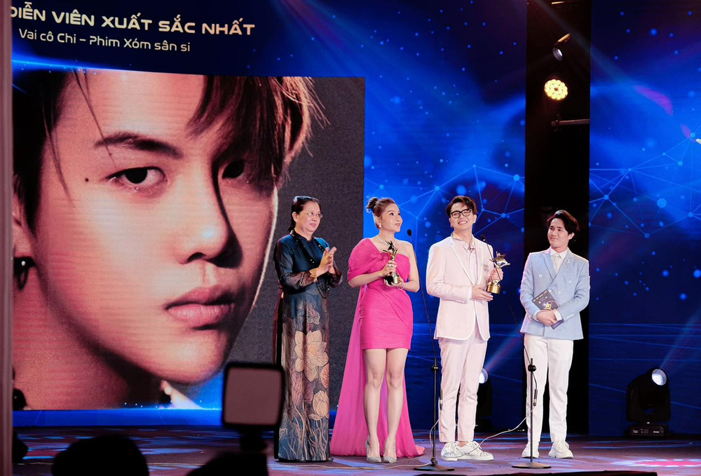 Duy Khánh - diễn viên duy nhất nhận 2 cúp tại 'Ngôi Sao Xanh 2020' nhờ webdrama Xóm sân si Ảnh 1
