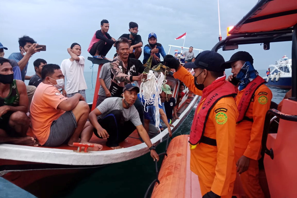 Bắt được tín hiệu nghi từ hộp đen trên máy bay gặp nạn tại Indonesia, nguyên nhân tai nạn sắp được hé lộ Ảnh 1