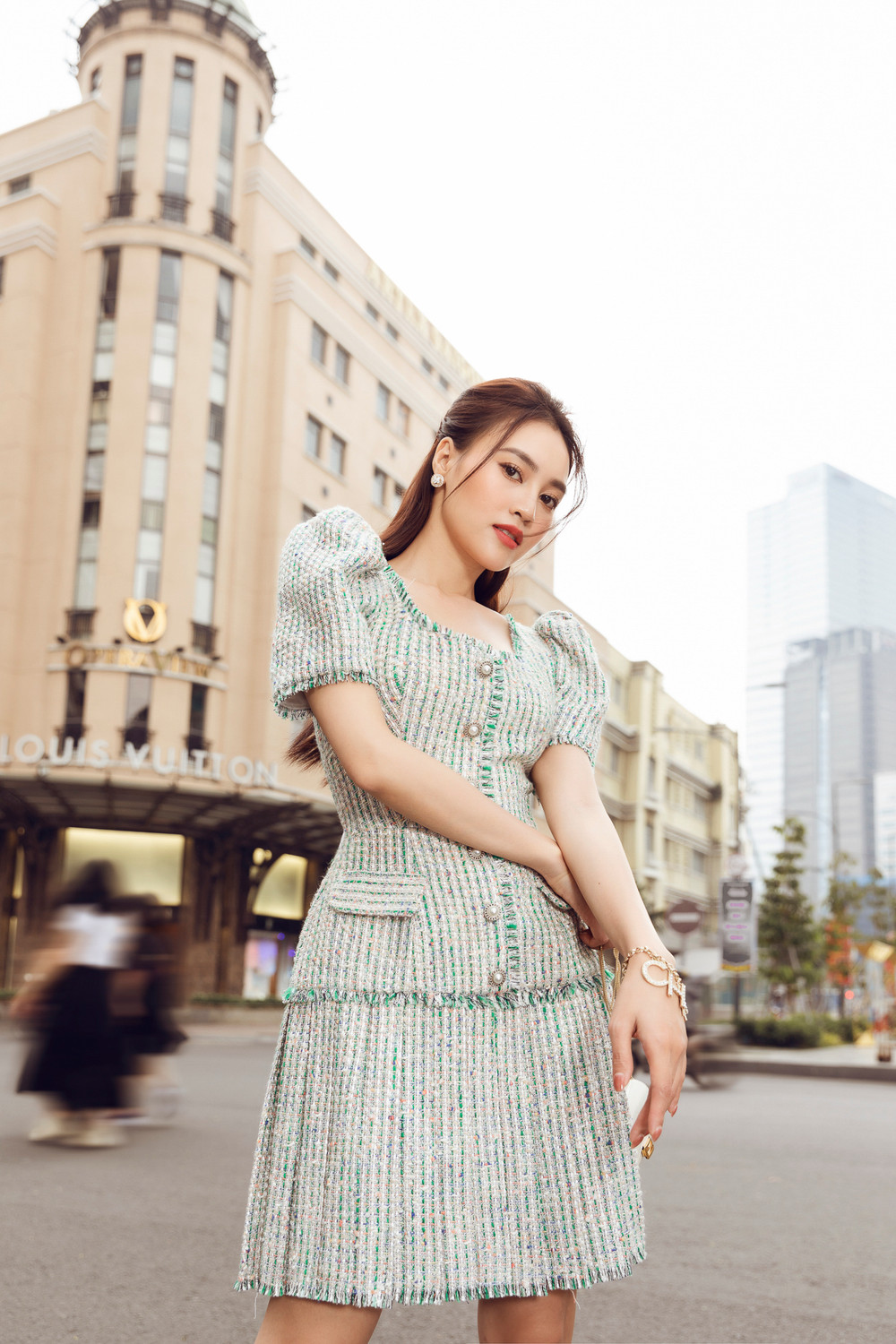Ninh Dương Lan Ngọc đẹp không góc chết, làm sáng bừng cả góc phố Sài Gòn Ảnh 10
