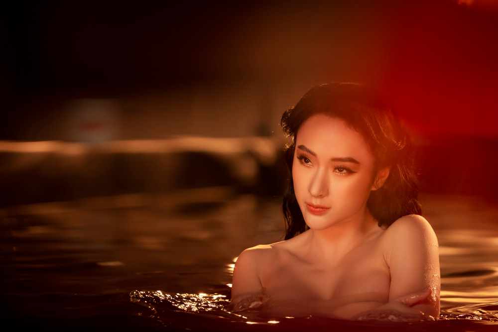 Angela Phương Trinh khiến fan choáng váng khi úp mở vòng 1 bốc lửa sau thời gian ở ẩn Ảnh 1