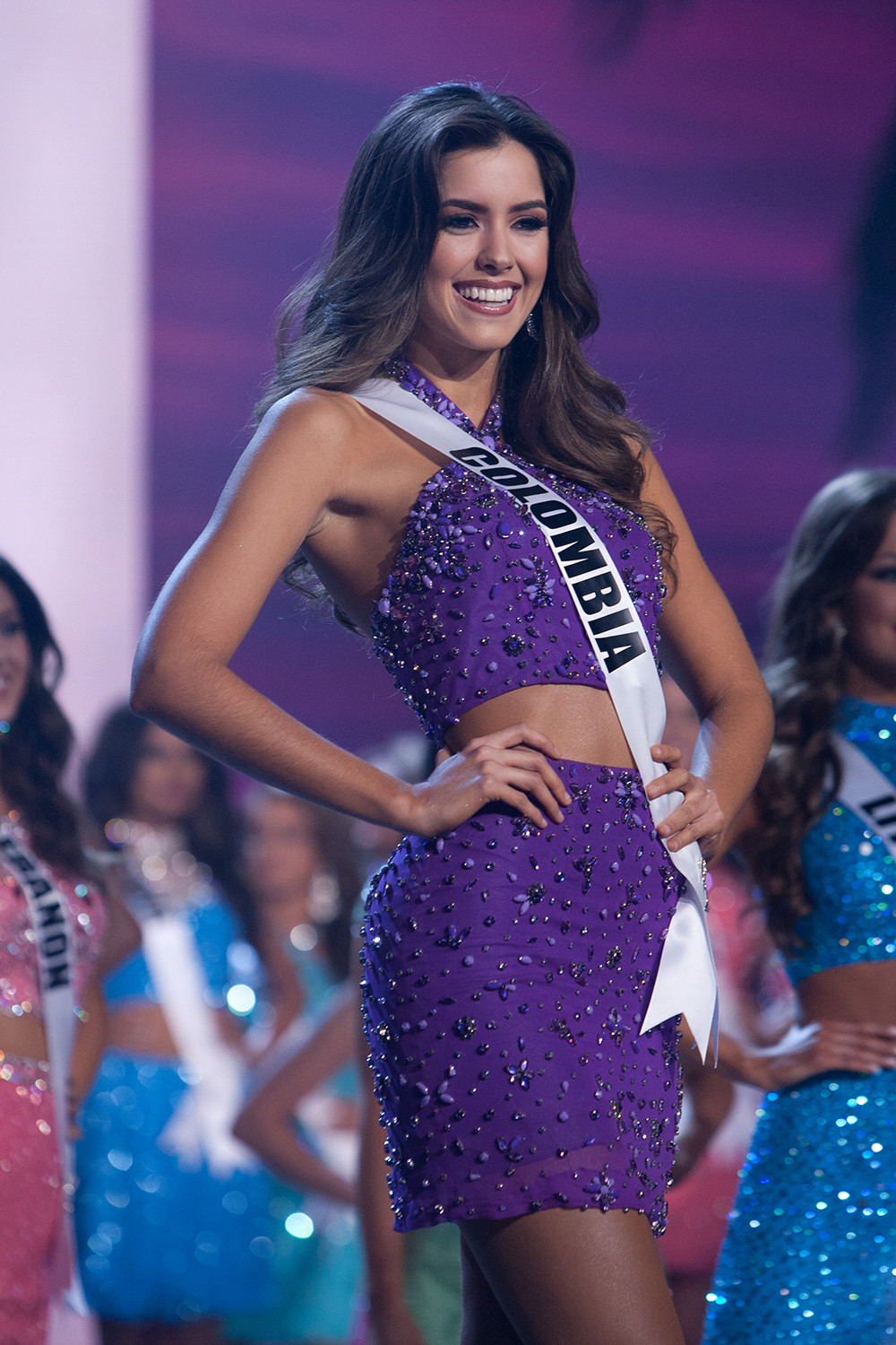 Khánh Vân không nhuộm da nâu, ngưỡng mộ mỹ nhân Colombia - Paulina Vega khi thi Hoa hậu Hoàn vũ Ảnh 7