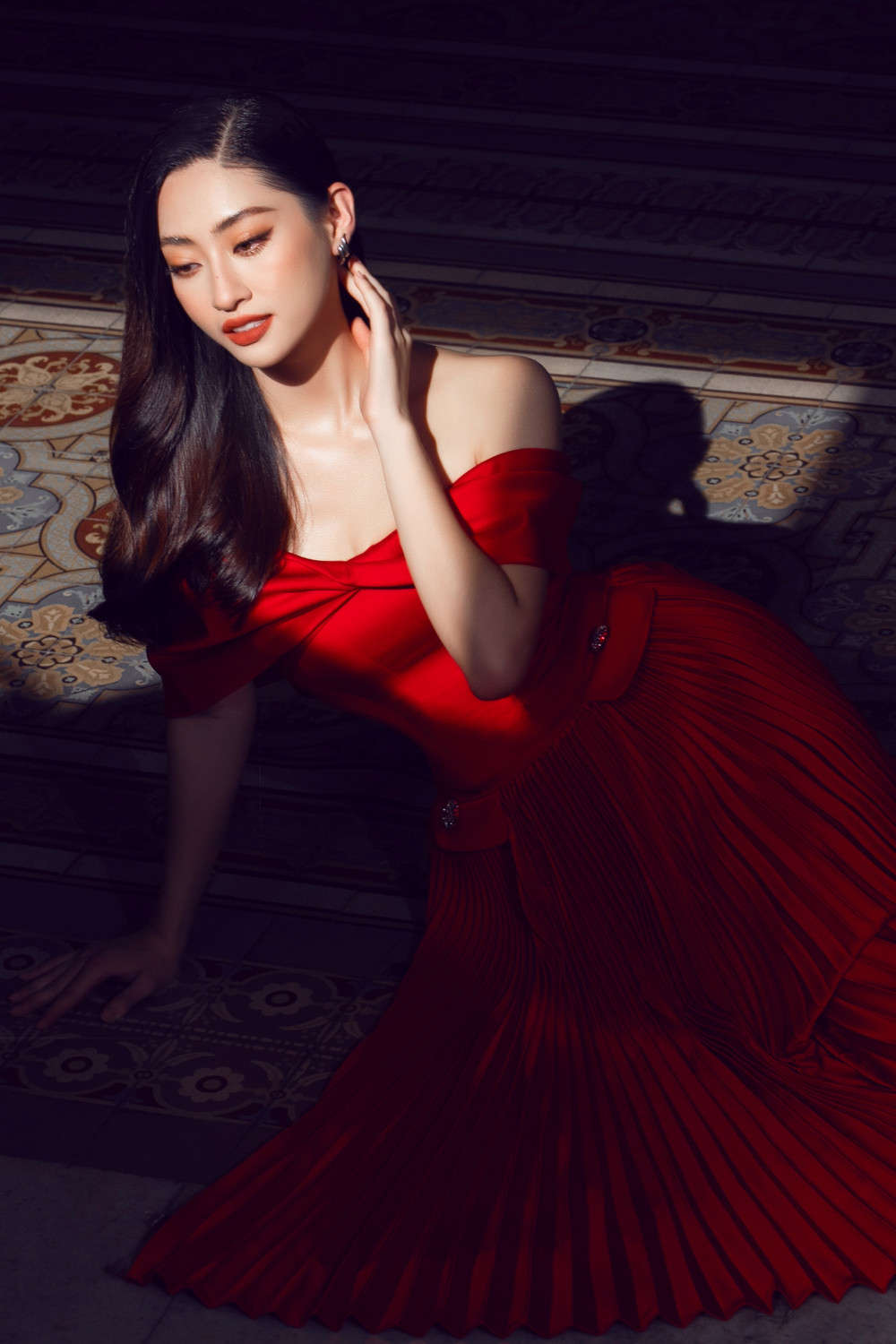 Lương Thùy Linh đẹp bỏng cháy với váy xẻ cao tít lộ chân nuột nà, nhan sắc yêu kiều tựa nữ thần Ảnh 8