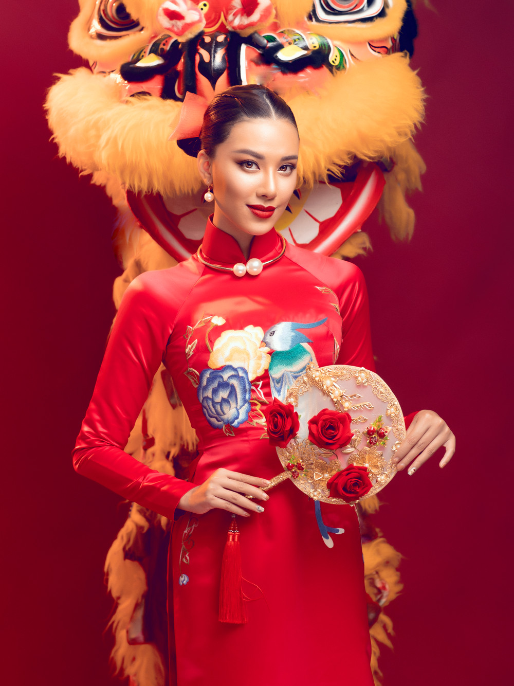Á hậu Kim Duyên mặc áo dài đặc sắc, biểu cảm thần thái trước thềm tết Tân Sửu Ảnh 10
