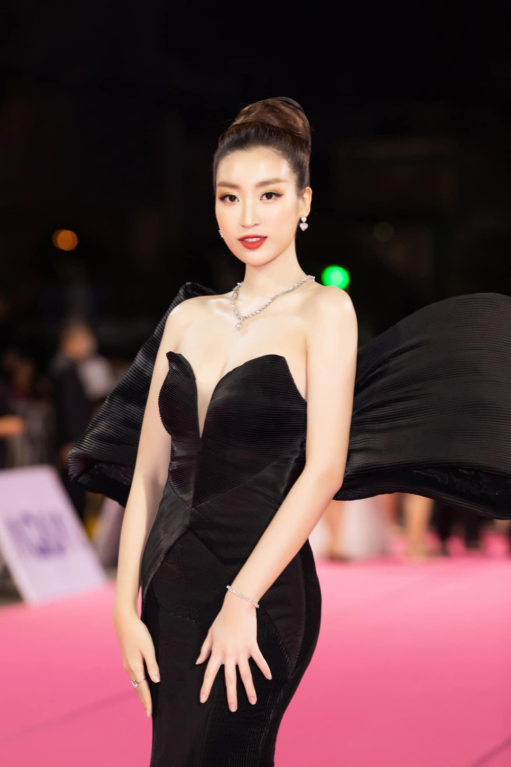 Sao Việt tuổi tý vượt khó thành công chào 2021: Hà Hồ đón tết sum vầy, Nam Em 'comeback' rạng rỡ Ảnh 18