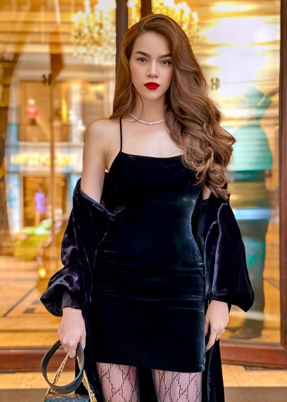 Sao Việt tuổi tý vượt khó thành công chào 2021: Hà Hồ đón tết sum vầy, Nam Em 'comeback' rạng rỡ Ảnh 1