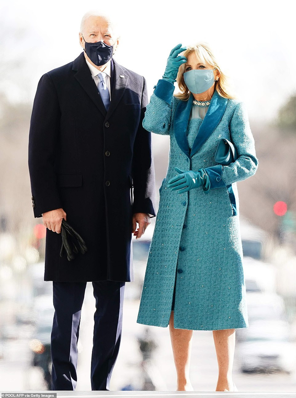Tân Đệ nhất phu nhân Mỹ Jill Biden và Melania Trump 'so kè' trang phục cực gắt tại lễ nhậm chức Ảnh 1