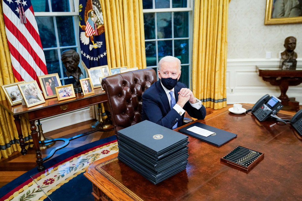Vừa nhậm chức, ông Biden đã loại bỏ ngay nút bấm này trên bàn làm việc của ông Trump Ảnh 4